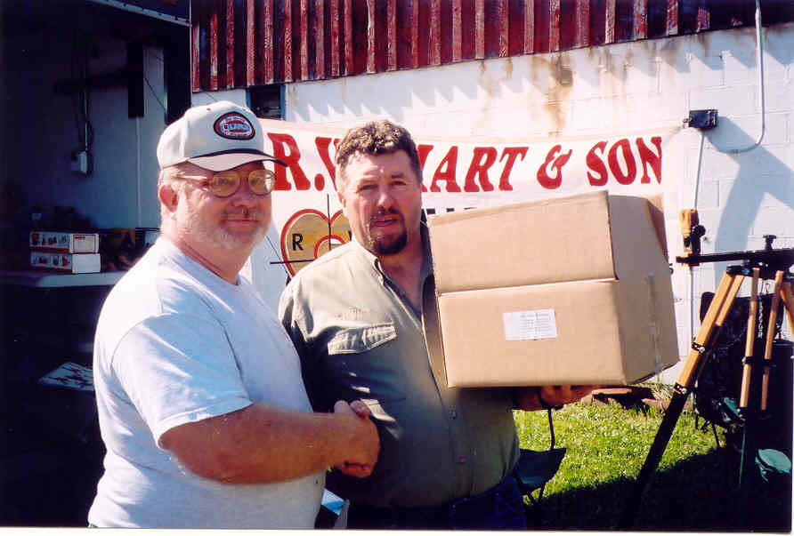 Joe Fox wins new rest donated by Bob Hart..